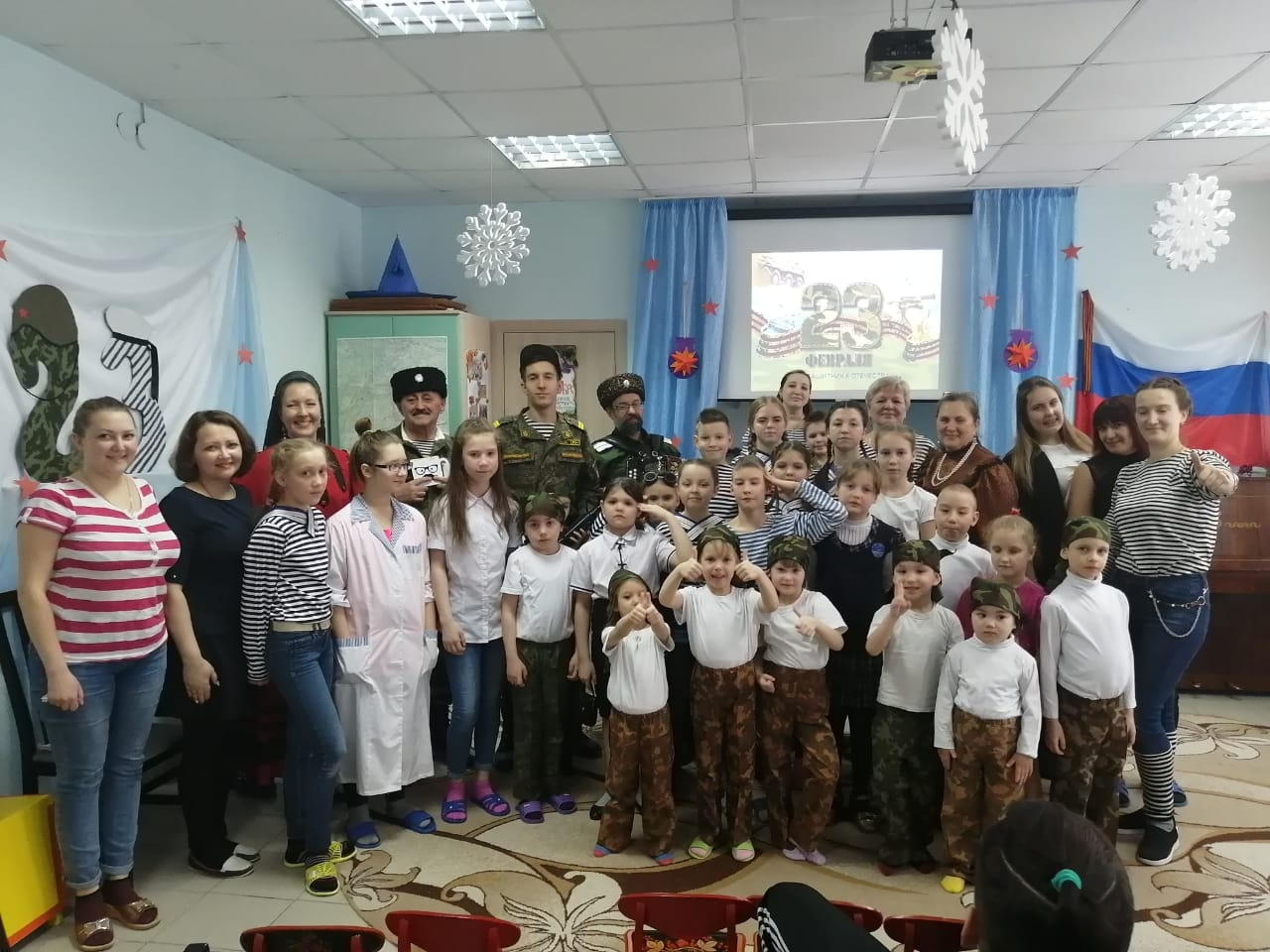 Ансамбль казачьей песни «Вольница» выступил для подростков из социально-реабилитационного центра Ансамбль казачьей песни «Вольница» выступил для подростков из социально-реабилитационного центра