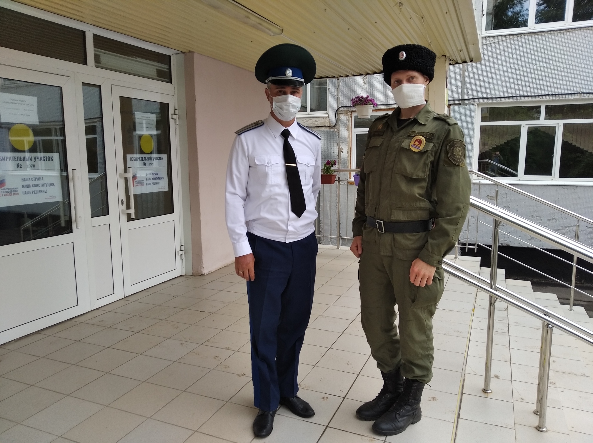 Казачьи добровольные дружины Оренбургской области помогают на участках для голосования