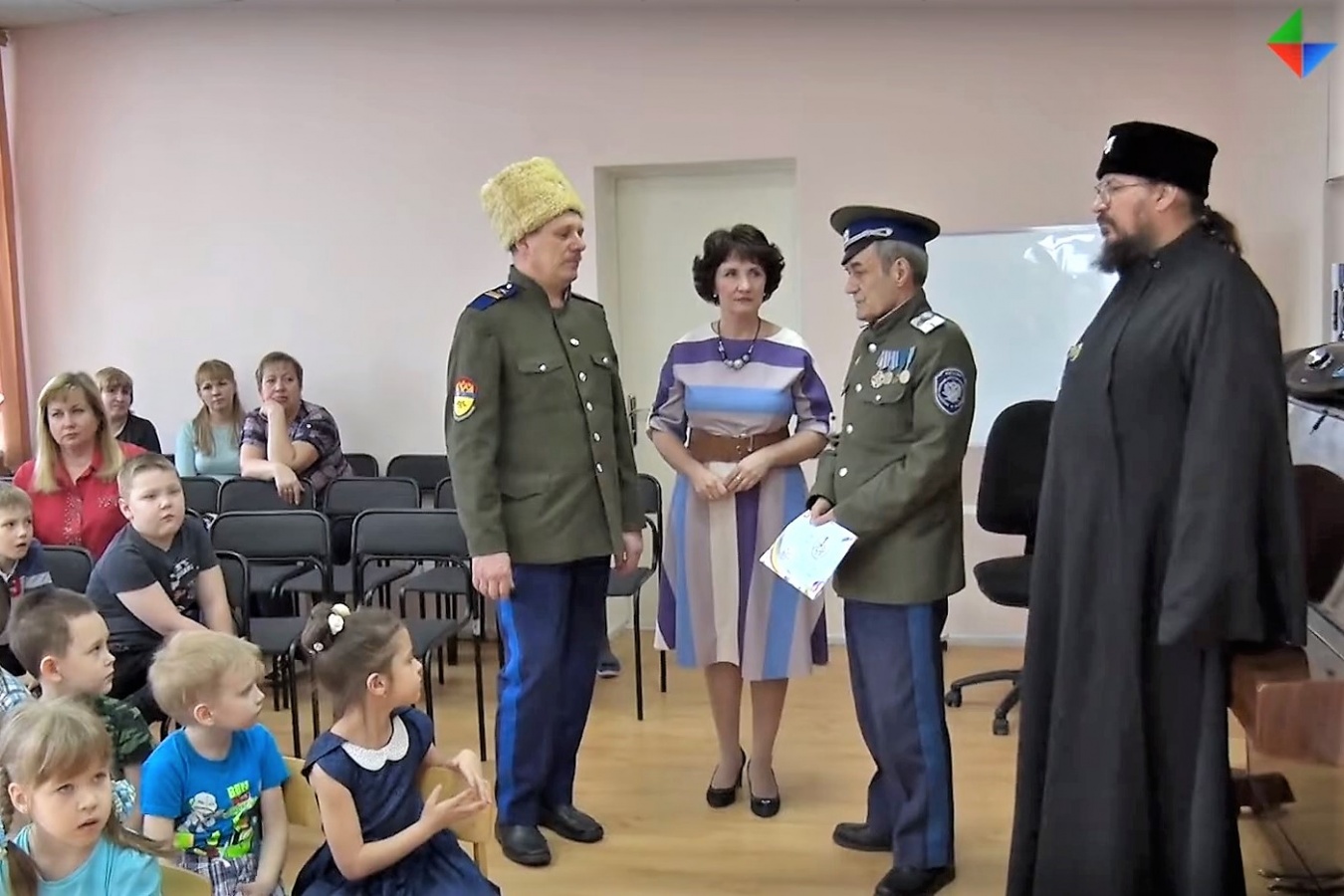 Казаки ОВКО из «Исетской Линии» доставят в детские дома Донбасса подарки от детей из г. Лесного (ВИДЕО)