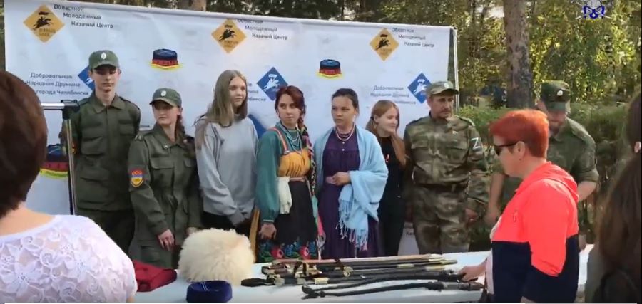 Молодежь хутора «Южный» умело рассказывает горожанам о казачестве (видео) Молодежь хутора «Южный» умело рассказывает горожанам о казачестве (видео)