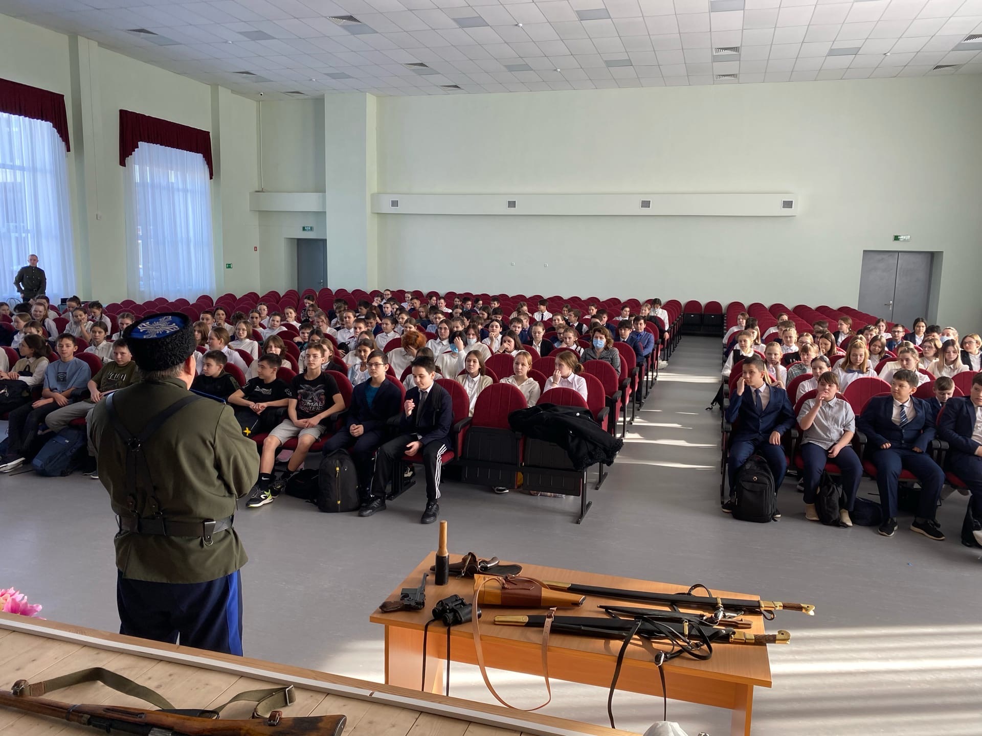 В Бакалинской школе прошла встреча учеников с казаками В Бакалинской школе прошла встреча учеников с казаками