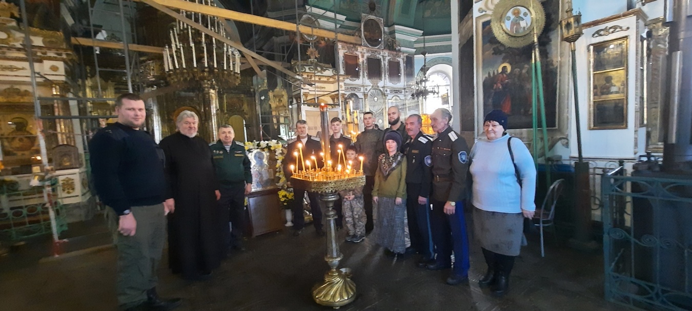 В день святителя Николая Чудотворца казаки хутора «Демидовский» прошли крестным ходом и провели казачий сход