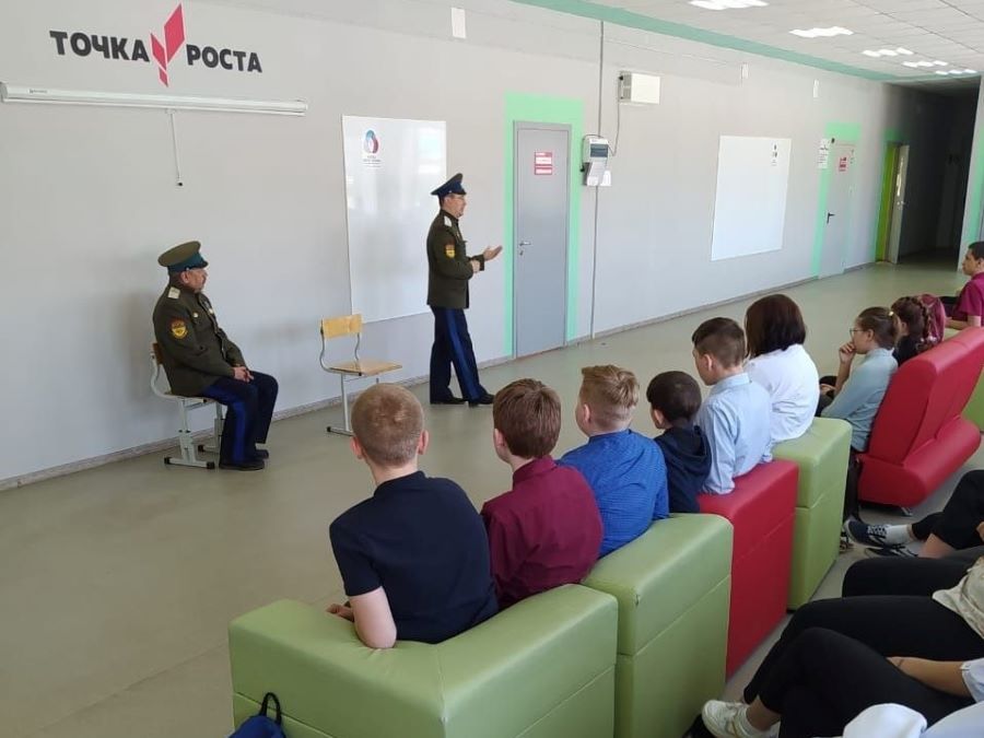 Как правильно любить Родину, рассказали казаки школьникам Артемовского района Как правильно любить Родину, рассказали казаки школьникам Артемовского района