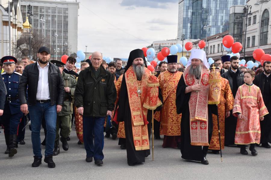 Христос Воскрес! И эта радость нас переполняет: Атаман В.И. Романов о Пасхальном крестном ходе