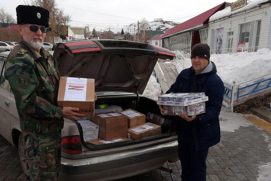 Агаповские казаки передали первую партию гуманитарной помощи в пункт приема в городе Челябинске Агаповские казаки передали первую партию гуманитарной помощи в пункт приема в городе Челябинске