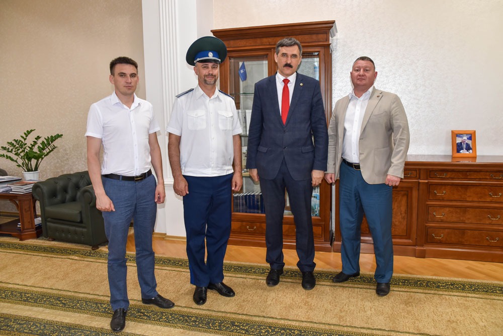 Оренбургский университет заключил соглашение о сотрудничестве с Оренбургскими казаками Оренбургский университет заключил соглашение о сотрудничестве с Оренбургскими казаками