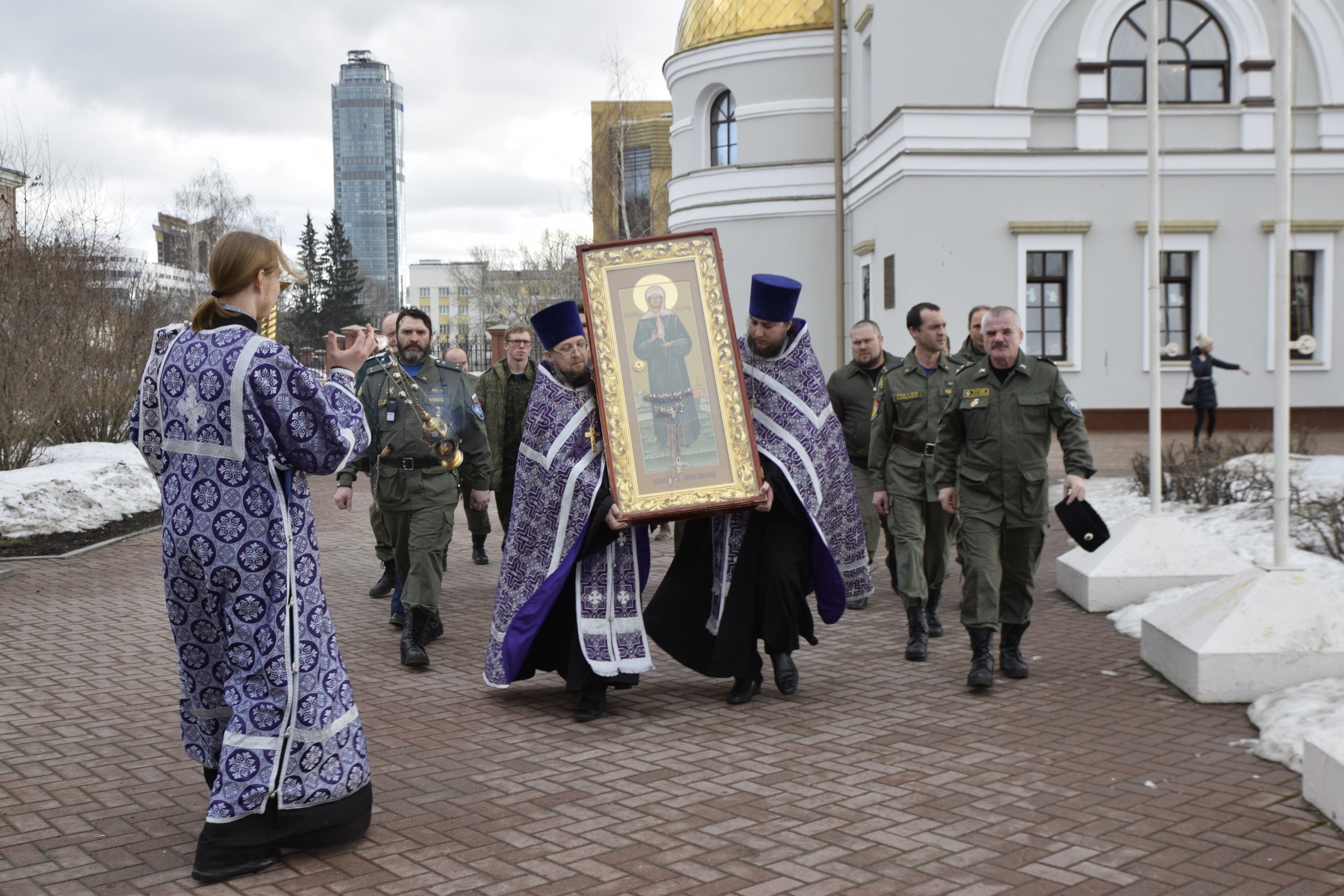 Войсковой атаман и казаки Оренбургского казачьего войска встретили икону блаженной Матроны Московской в Храме на Крови