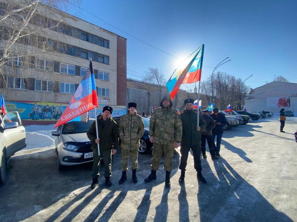 В Невьянске автопробег в поддержку президента и армии России собрал более 200 машин