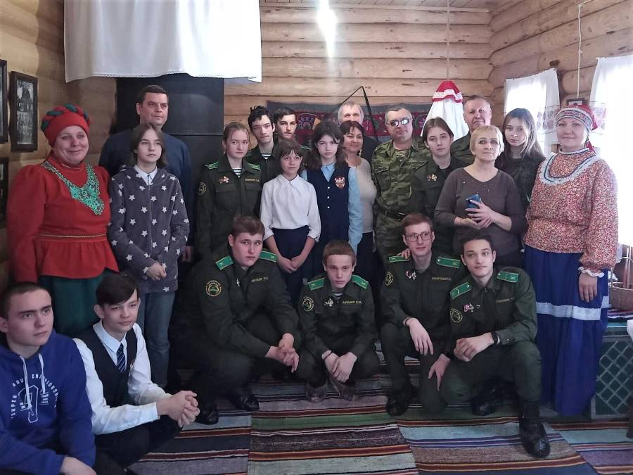 Знакомство с традициями: В Курганской области казаки провели экскурсию для детей в «Казачьем подворье»