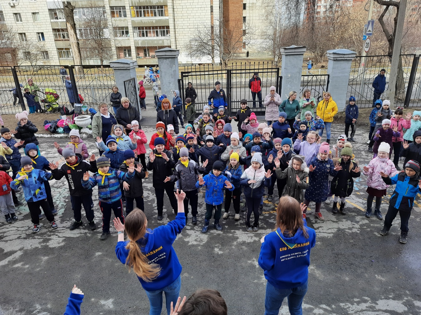 В Екатеринбургской школе № 112 отметили День космонавтики и 64-летие учебного заведения