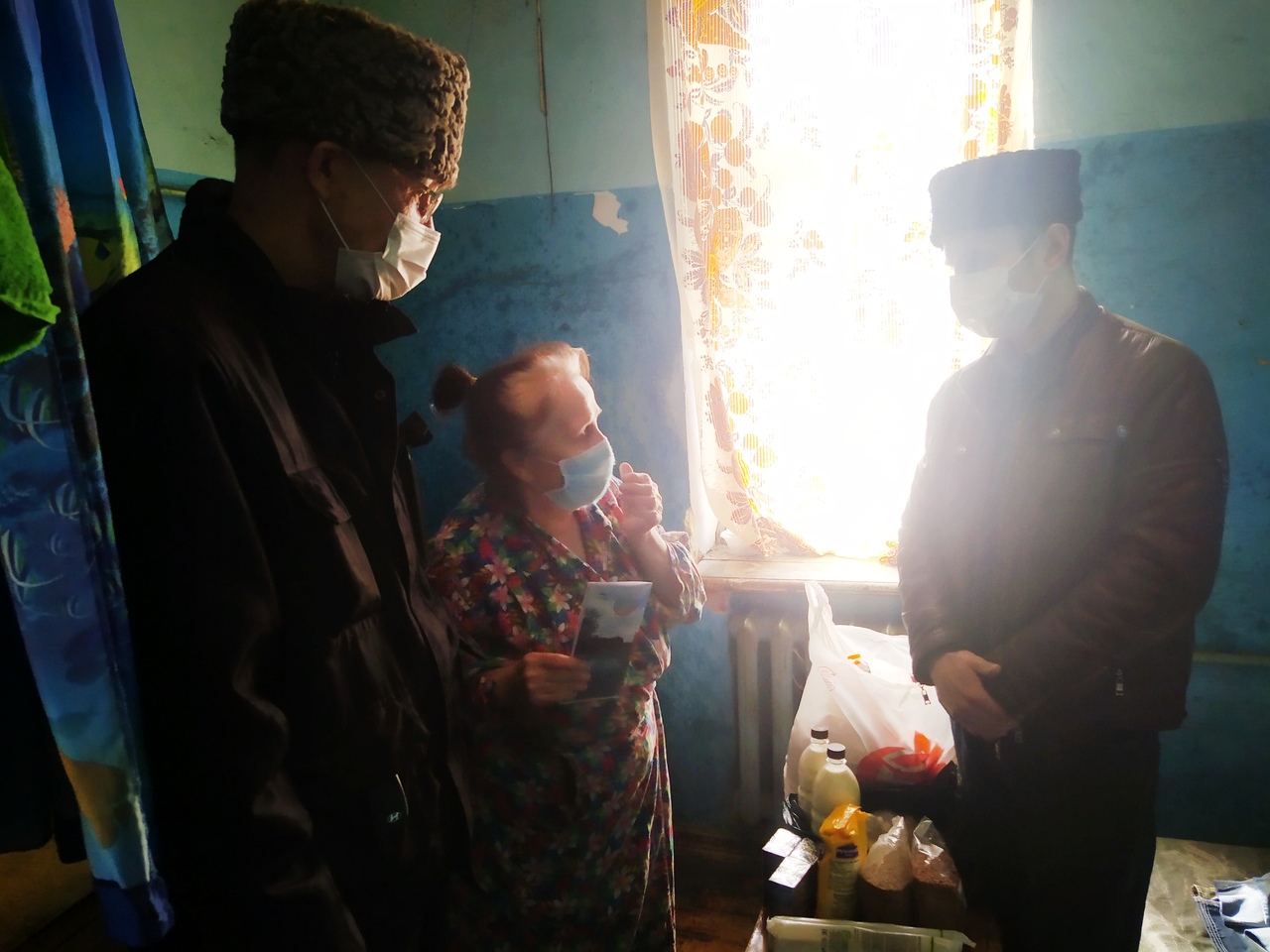 «Доем картошку, и вот хоть ложись и помирай»: Казаки станицы «Державная» помогают пожилым людям выжить в условиях самоизоляции