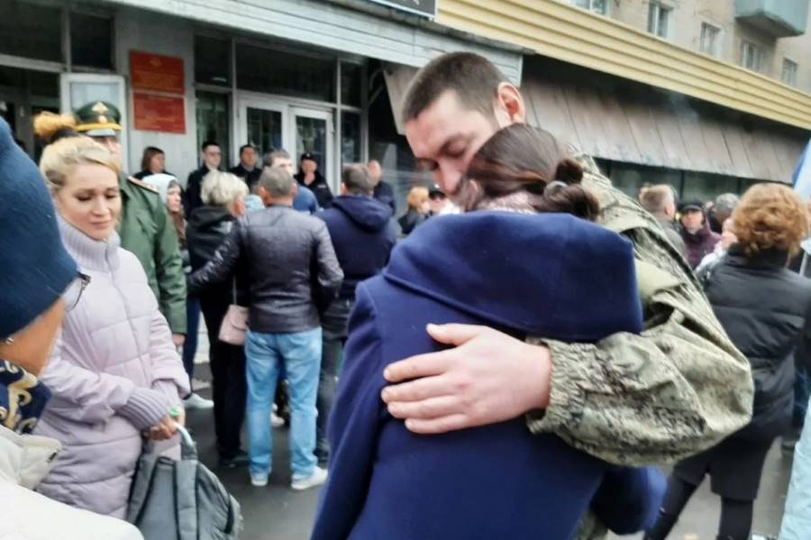 Патриотический долг – воинский долг: Из Оренбурга отправились мобилизованные резервисты
