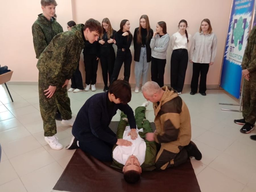 Казак в Башкирии учил подростков оказанию первой помощи Казак в Башкирии учил подростков оказанию первой помощи