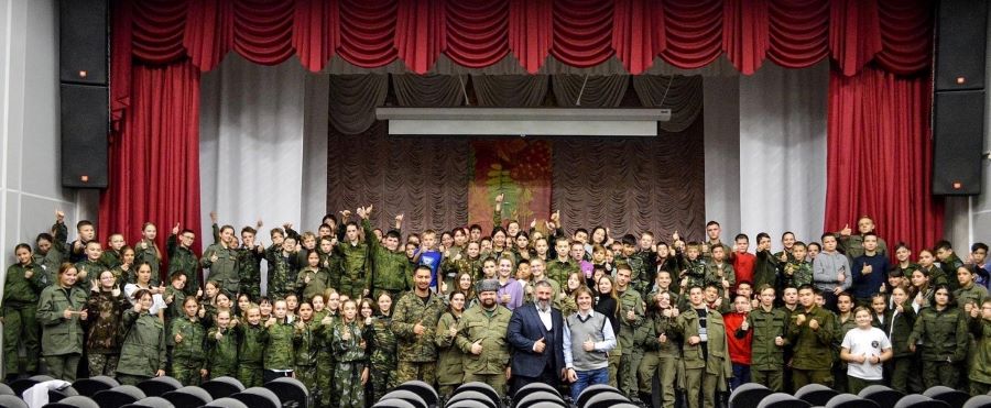 Казачата на каникулах встретились с силачом Максютой