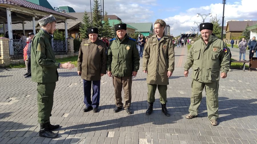 Казаки Оренбурга следили за общественным порядком на Дне народов Казаки Оренбурга следили за общественным порядком на Дне народов