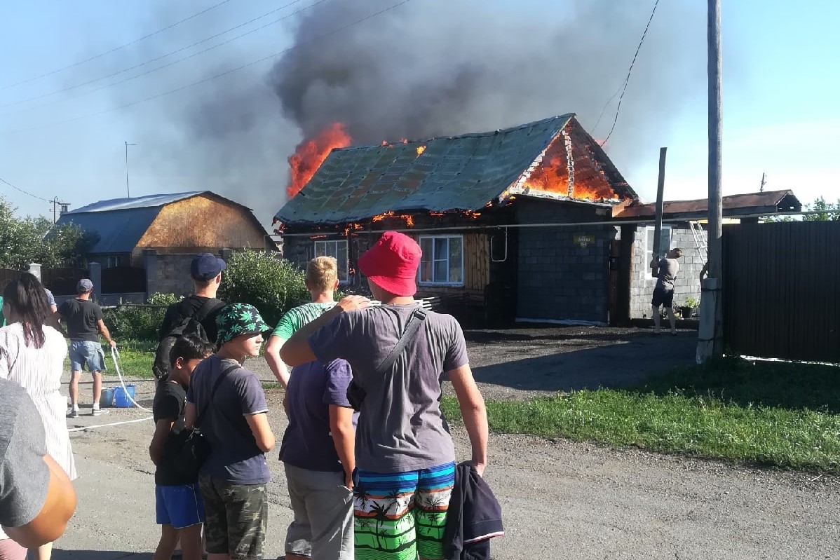 В Челябинской области казаки пришли на помощь во время пожара в жилом доме В Челябинской области казаки пришли на помощь во время пожара в жилом доме