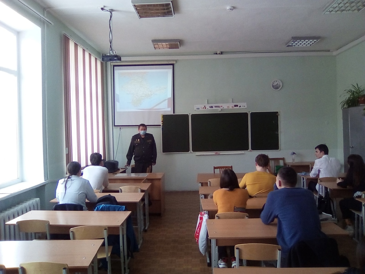 В Челябинске казак провел урок мужества, посвященный воссоединению Крыма с Россией В Челябинске казак провел урок мужества, посвященный воссоединению Крыма с Россией