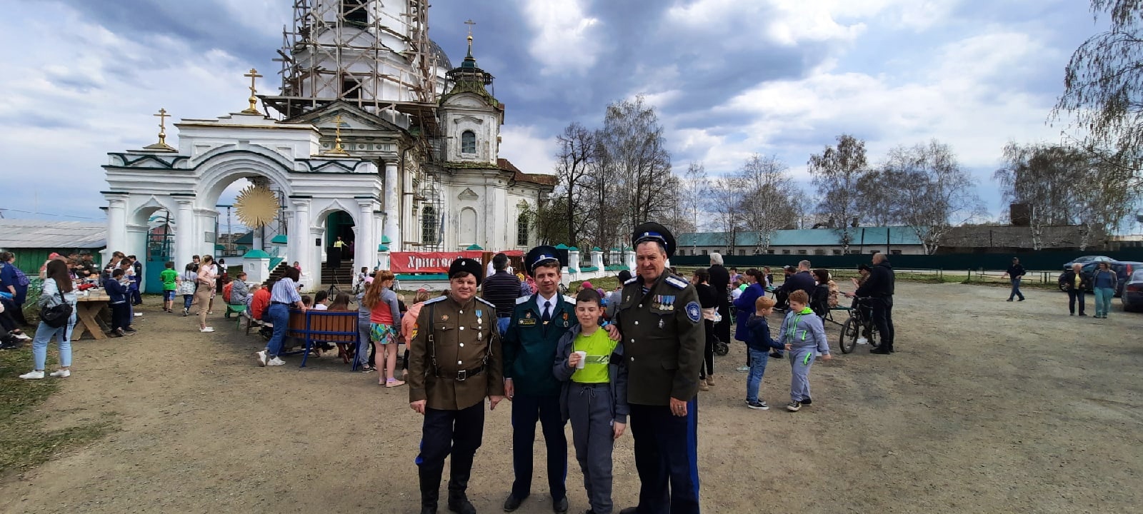 Казаки хутора «Демидовский» провели Пасхальный концерт 