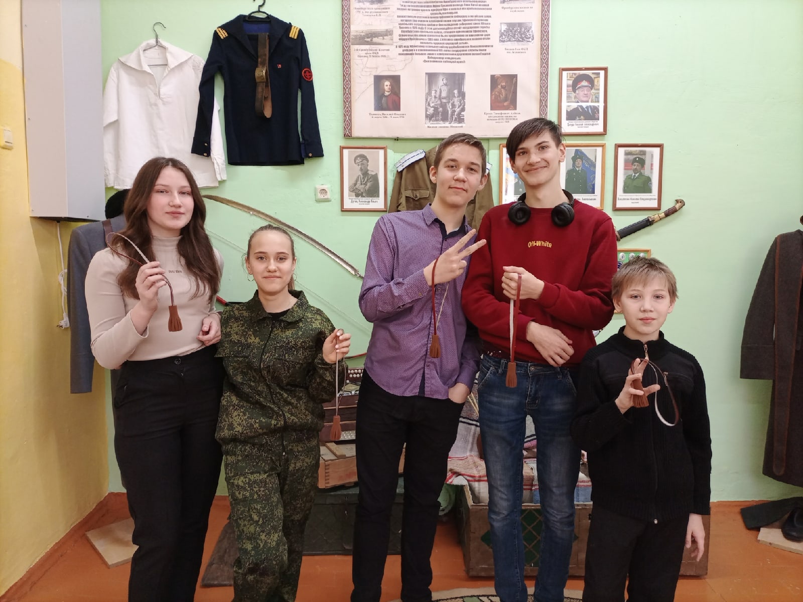 Верхнеуфалейские казачата научились делать своими руками темляки Верхнеуфалейские казачата научились делать своими руками темляки