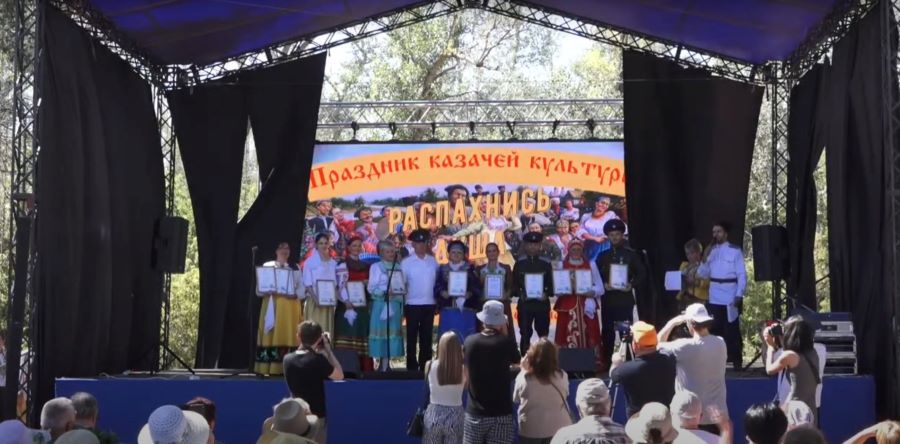 В Оренбургской области прошел фестиваль «Распахнись, душа казачья!» В Оренбургской области прошел фестиваль «Распахнись, душа казачья!»