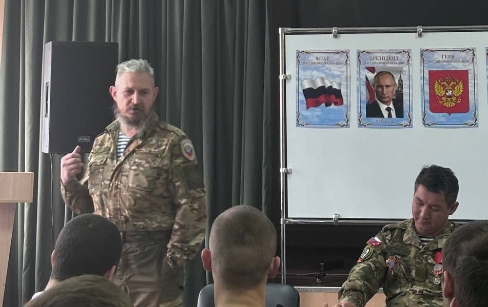 Встреча поколений: орские казаки-участники Специальной военной операции поделились опытом со студентами
