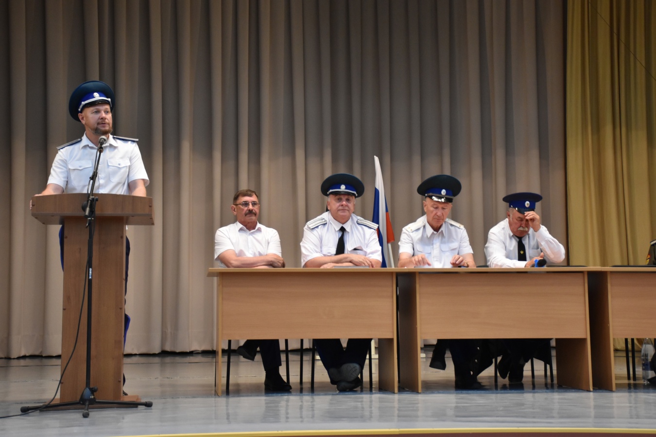 Войсковой атаман посетил отчетный круг Второго отдела Оренбургского казачьего войска