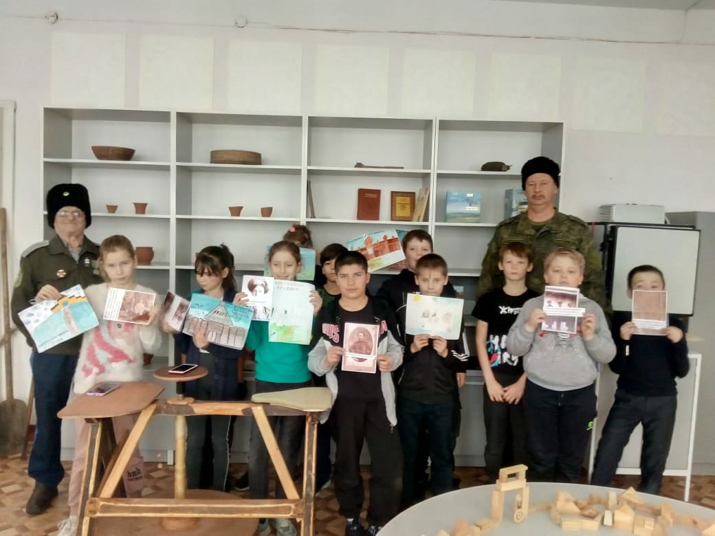 Казаки хутора «Ложкинский» познакомили школьников с историей родного края Казаки хутора «Ложкинский» познакомили школьников с историей родного края