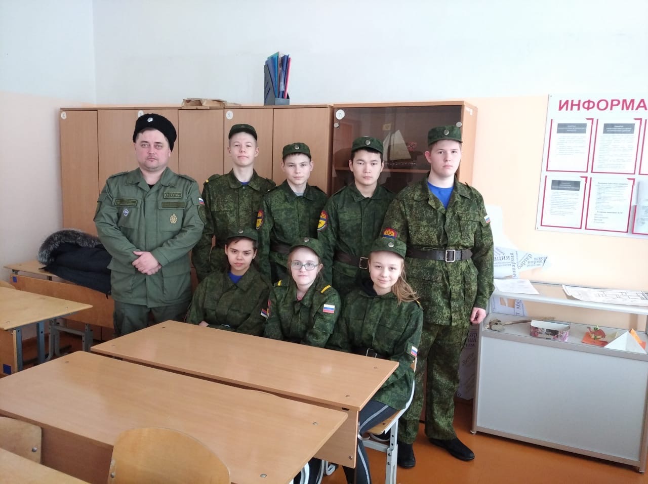 Казаки хутора «Каменный» продолжают занятия с юными казачатами Казаки хутора «Каменный» продолжают занятия с юными казачатами