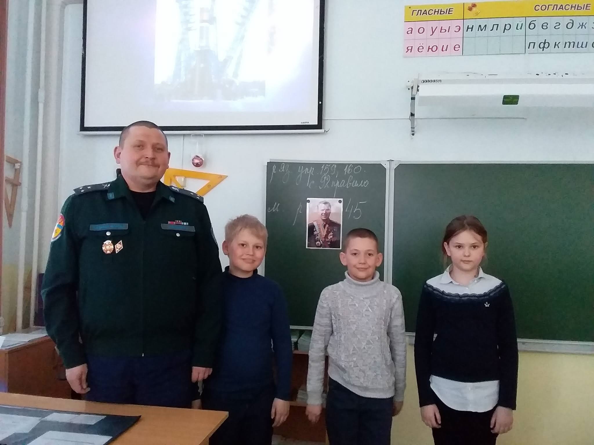 Казак станицы «Смолеозерная» провёл уроки мужества Казак станицы «Смолеозерная» провёл уроки мужества