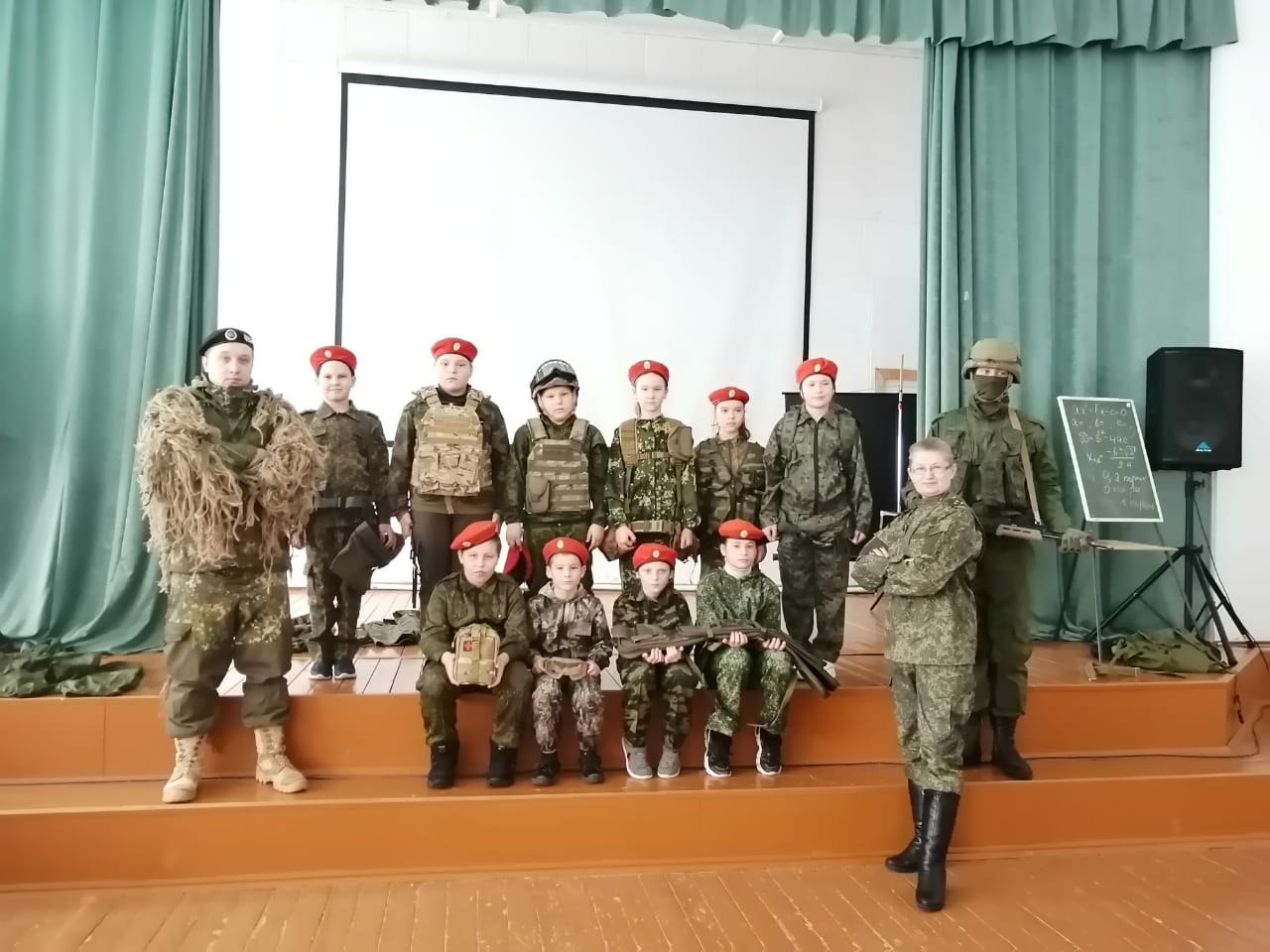 Уфимско-Табынский казак провел лекцию о снаряжений вооруженных сил Уфимско-Табынский казак провел лекцию о снаряжений вооруженных сил