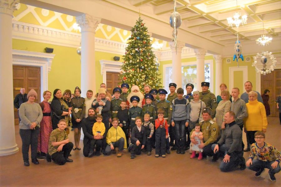 Казаки порадовали детей в новогодние праздники