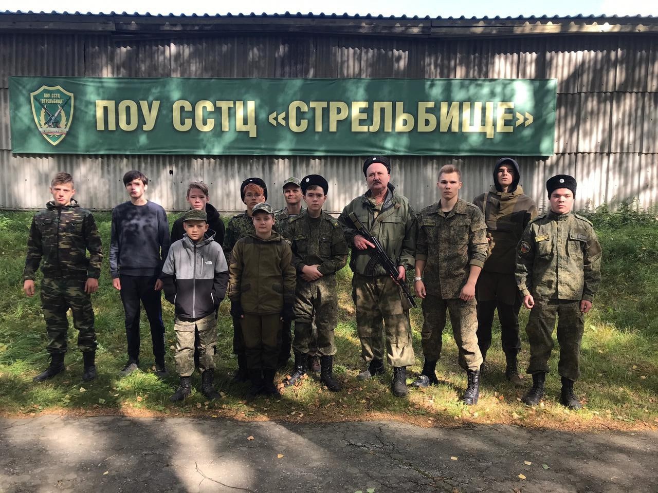 На Старопышминском стрельбище прошло совместное занятие казачьего ВПК и отрядов Юнармии