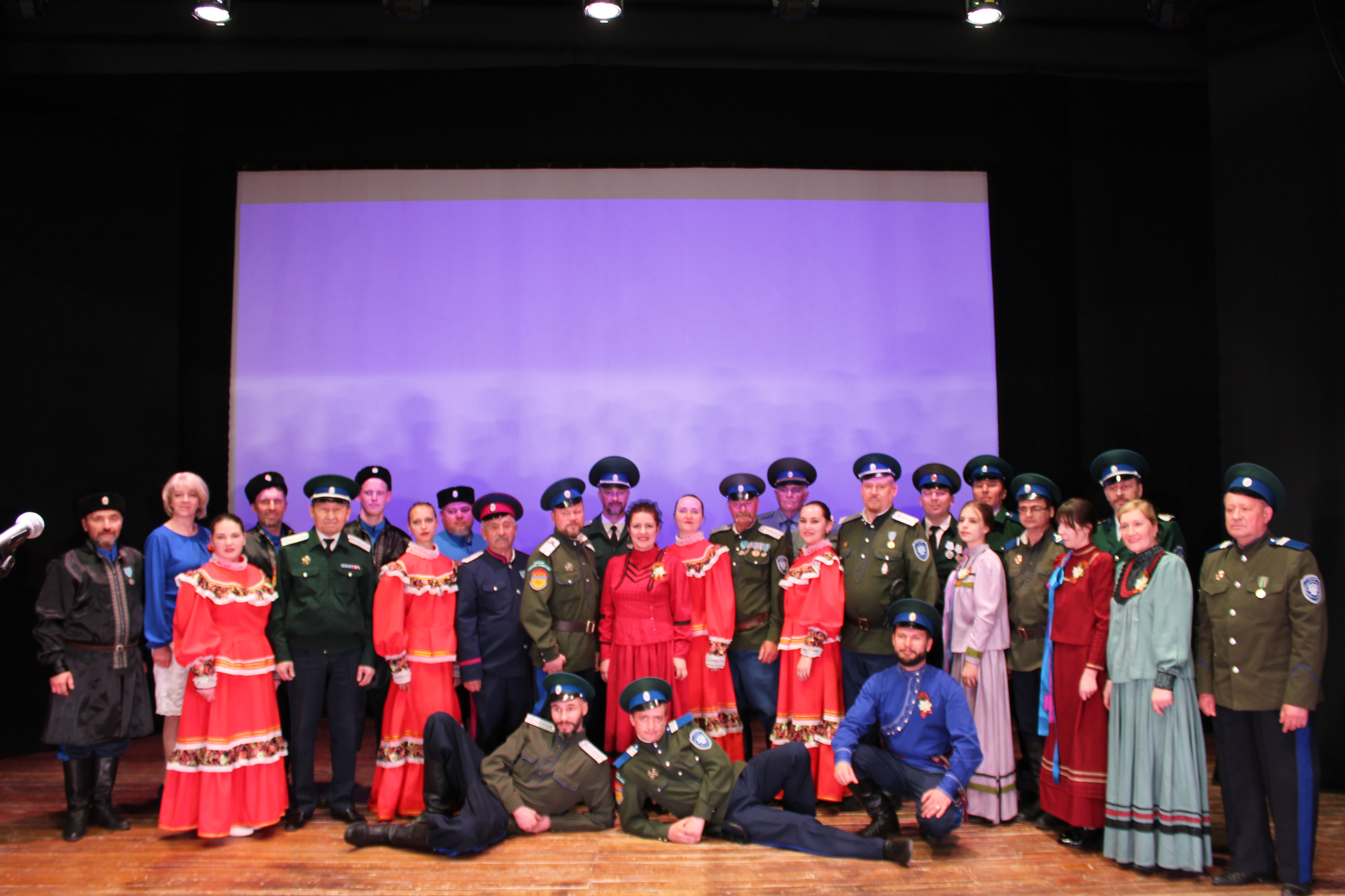 Орские казаки посетили концерт войсковых казачьих ансамблей Орские казаки посетили концерт войсковых казачьих ансамблей