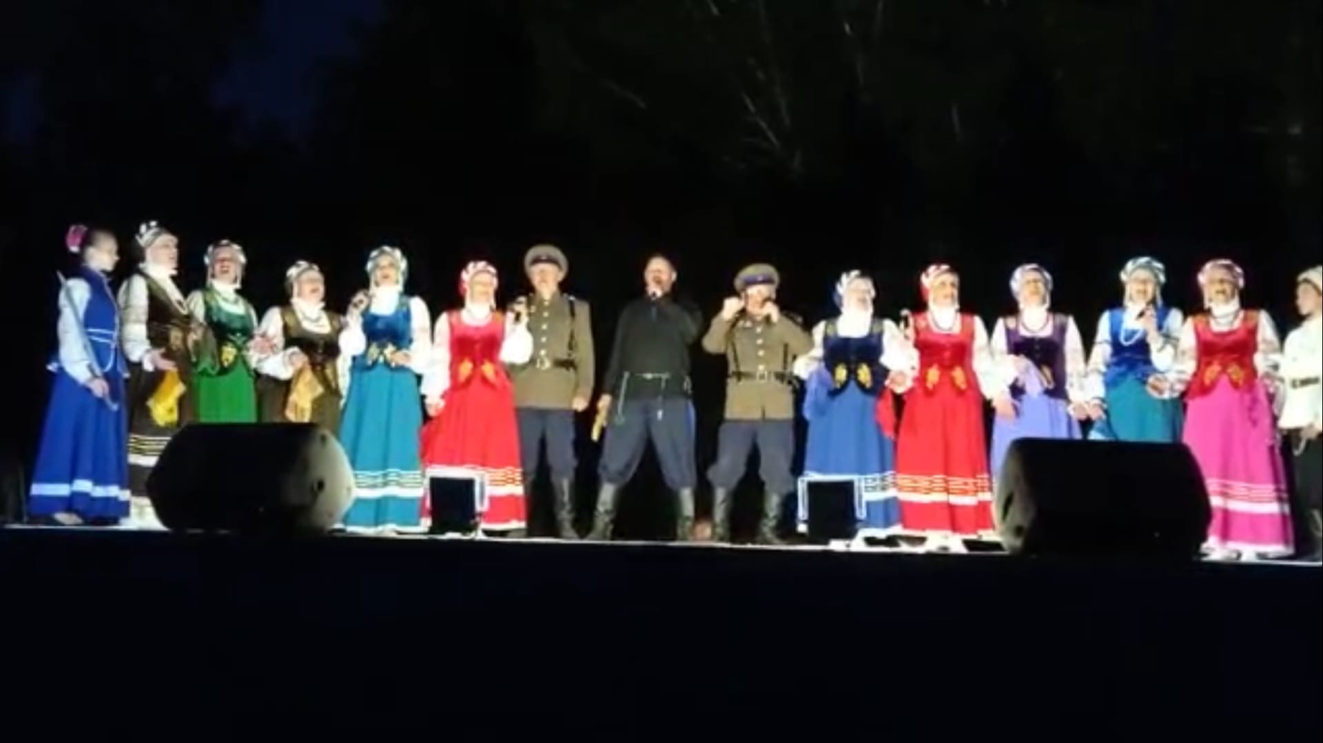 Каменск-Уральский ансамбль казачьей песни «Золотые Родники» принял участие в торжествах в честь присвоения городу звания «Город трудовой доблести»