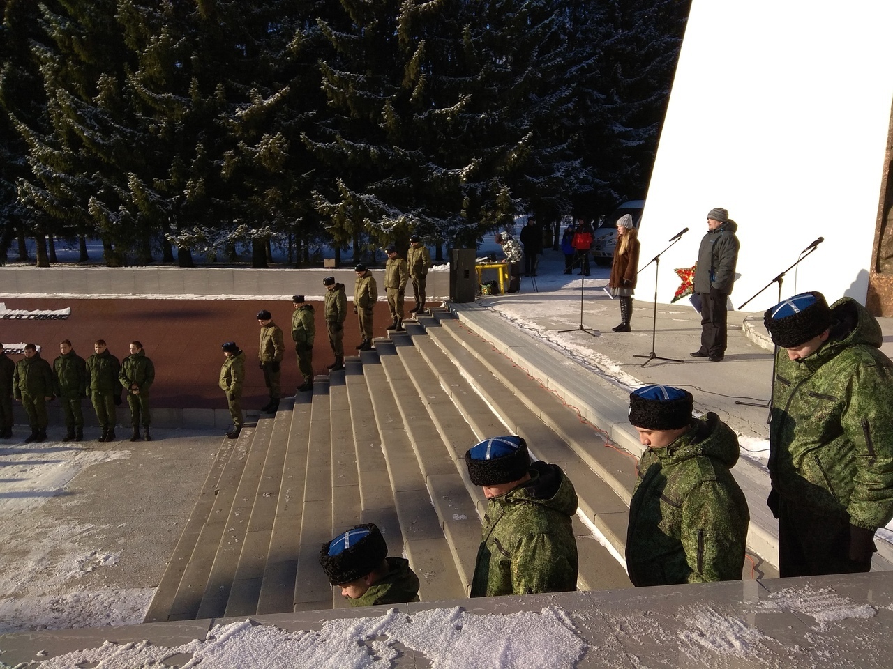 День Неизвестного Солдата: Казаки и кадеты станицы «Златоустовская» возложили цветы к мемориалу Славы День Неизвестного Солдата: Казаки и кадеты станицы «Златоустовская» возложили цветы к мемориалу Славы