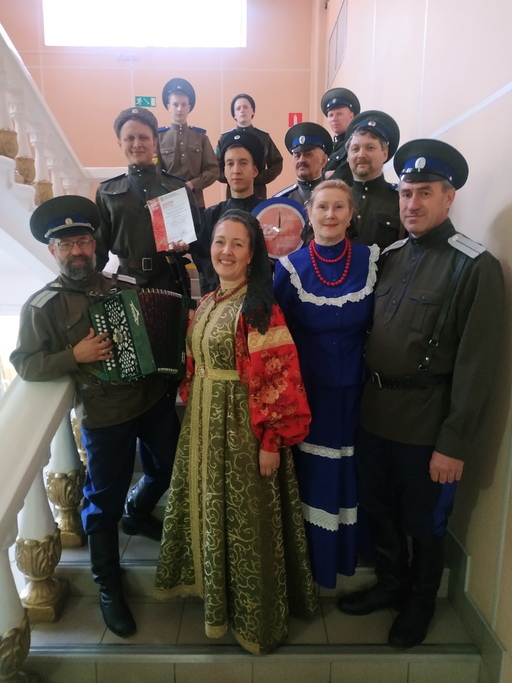 Ансамбль казачьей песни «Вольница» был удостоен звания «Заслуженного коллектива народного творчества» Ансамбль казачьей песни «Вольница» был удостоен звания «Заслуженного коллектива народного творчества»