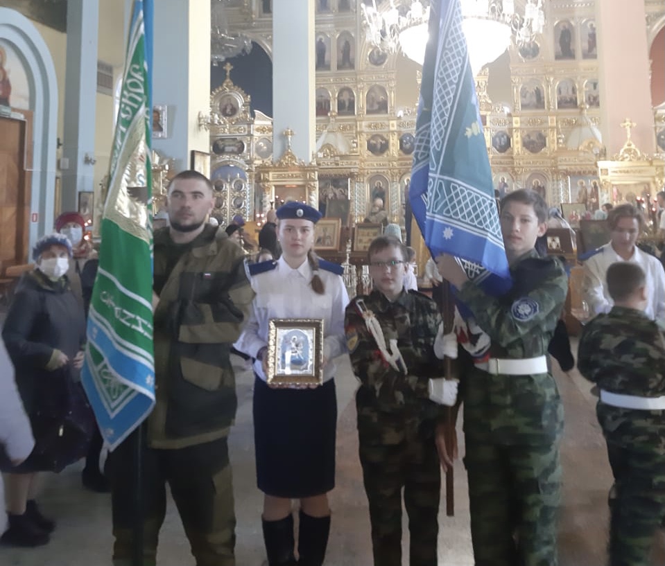 В Первом отделе войска освятили знамя новотроицкой казачьей молодежи