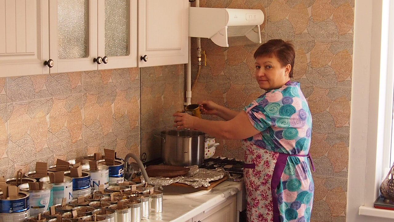 Казачка из Оренбургской области изготовила около сотни блиндажных свечей для участников СВО Казачка из Оренбургской области изготовила около сотни блиндажных свечей для участников СВО