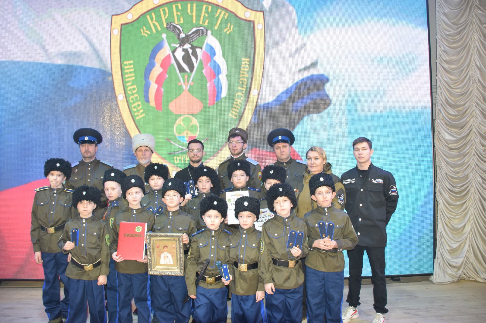 В День героев Отечества у казачьего кадетского отряда «Кречет» прошел концерт и торжественная присяга В День героев Отечества у казачьего кадетского отряда «Кречет» прошел концерт и торжественная присяга