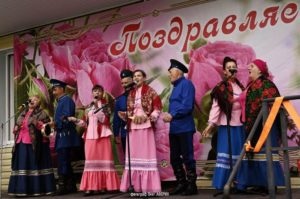 Казаки хутора «Таутский» поздравили жителей п. Моторный с днем поселка Казаки хутора «Таутский» поздравили жителей п. Моторный с днем поселка